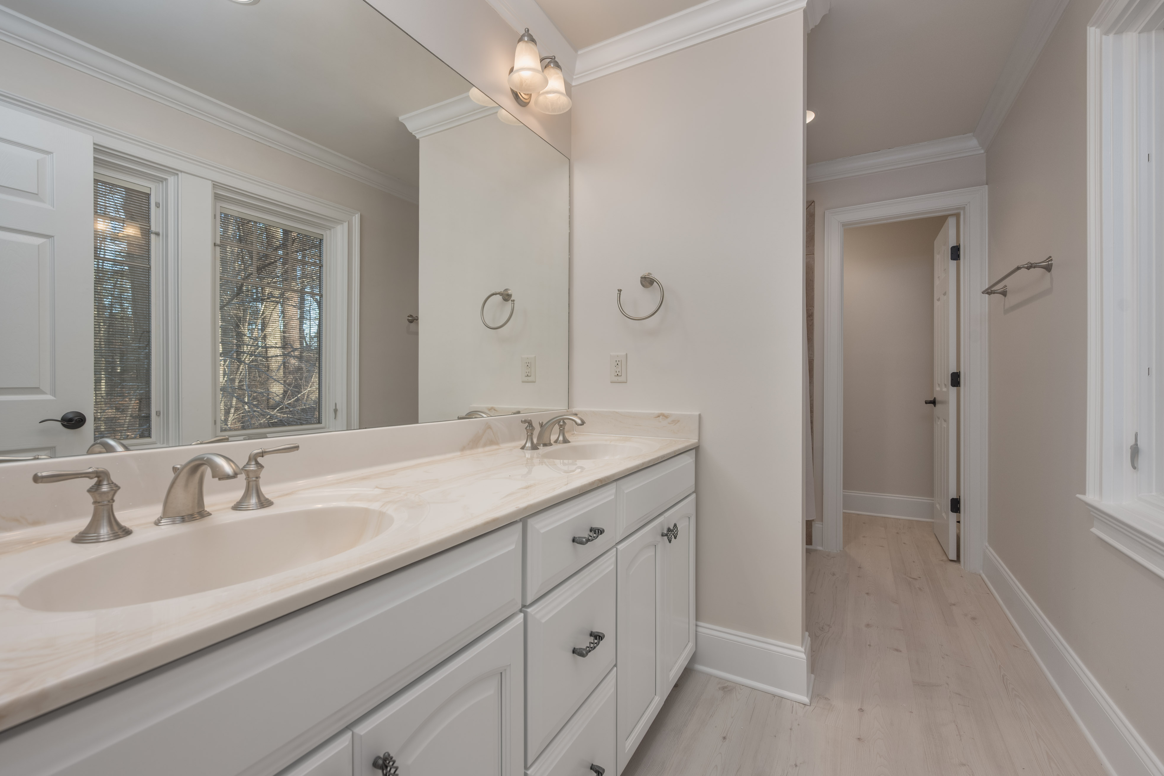 1001 Walton Way image 38